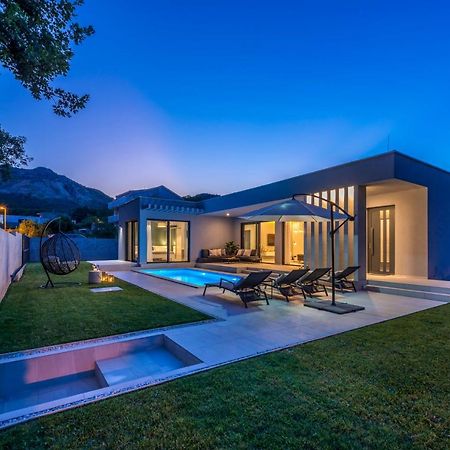 Villa Oasis - Your Luxury Home Away From Home Celopeci 外观 照片