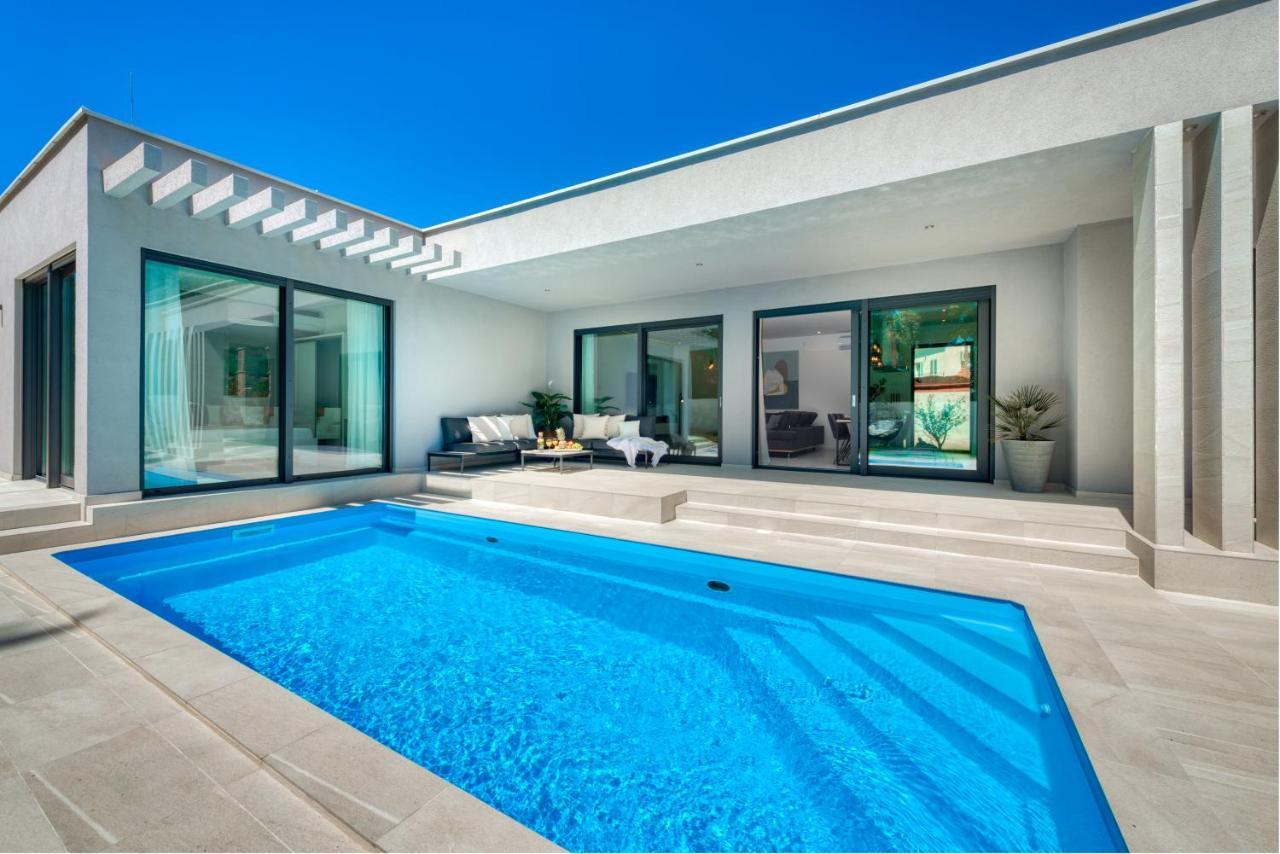 Villa Oasis - Your Luxury Home Away From Home Celopeci 外观 照片