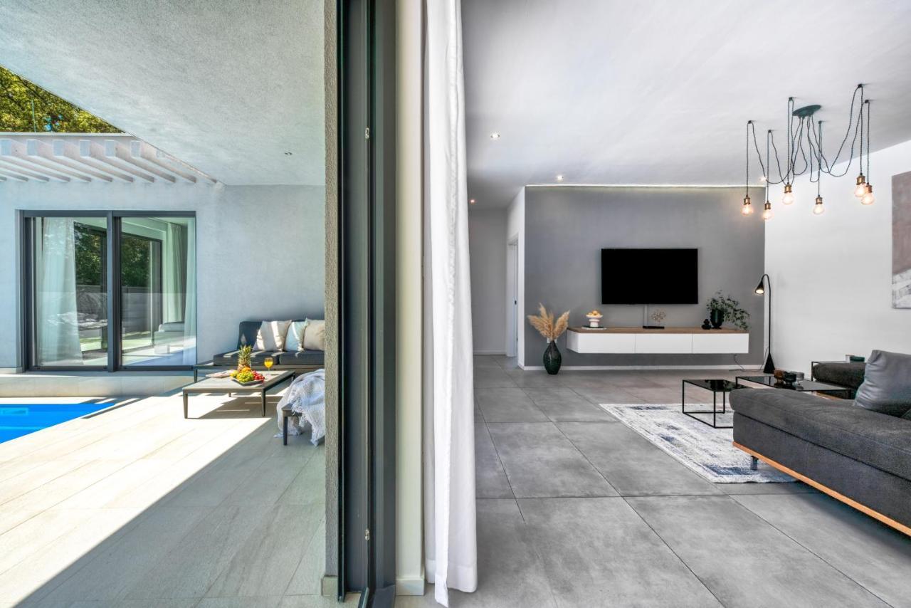 Villa Oasis - Your Luxury Home Away From Home Celopeci 外观 照片