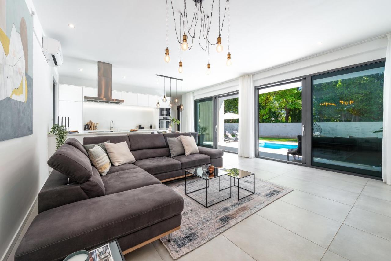 Villa Oasis - Your Luxury Home Away From Home Celopeci 外观 照片