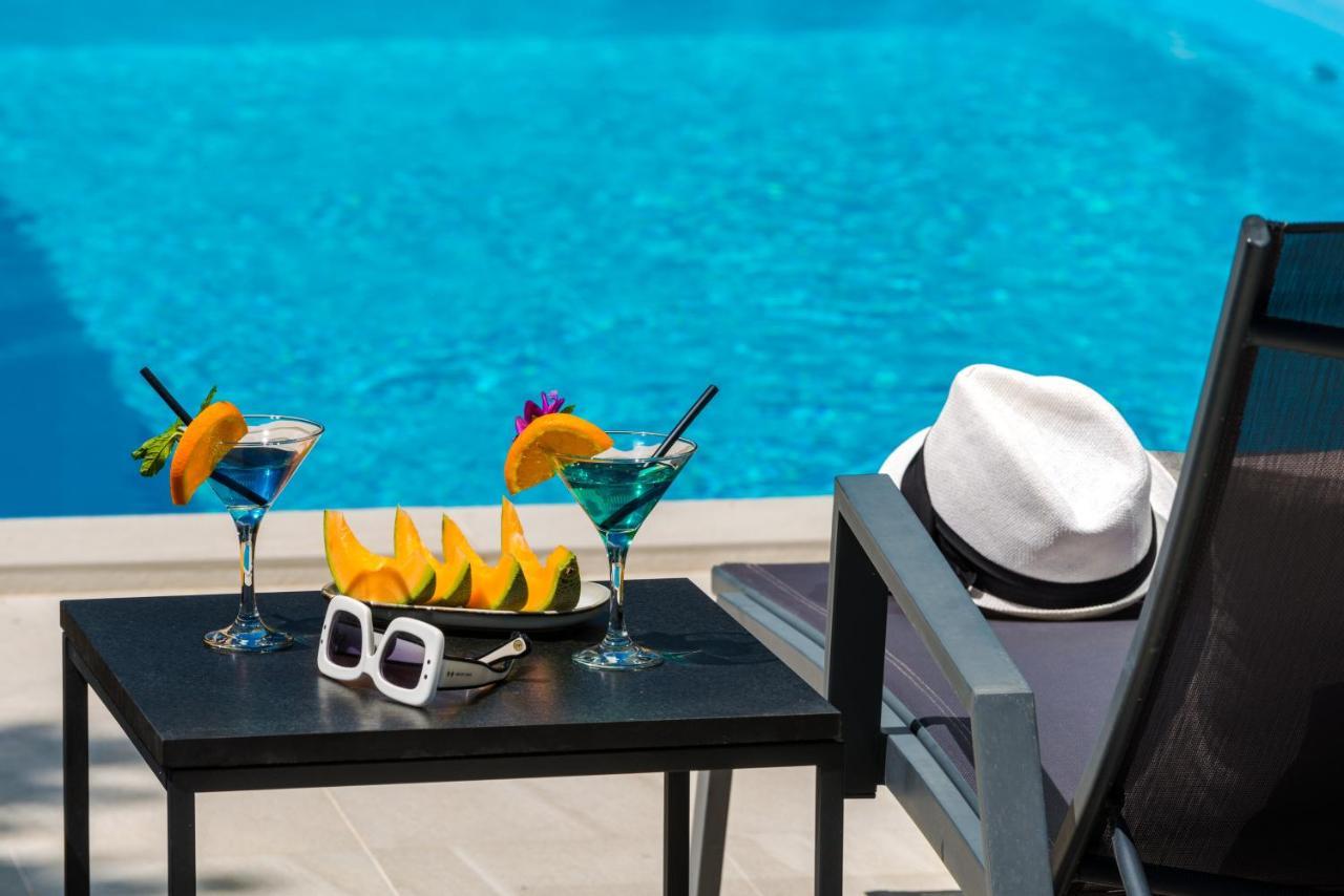 Villa Oasis - Your Luxury Home Away From Home Celopeci 外观 照片