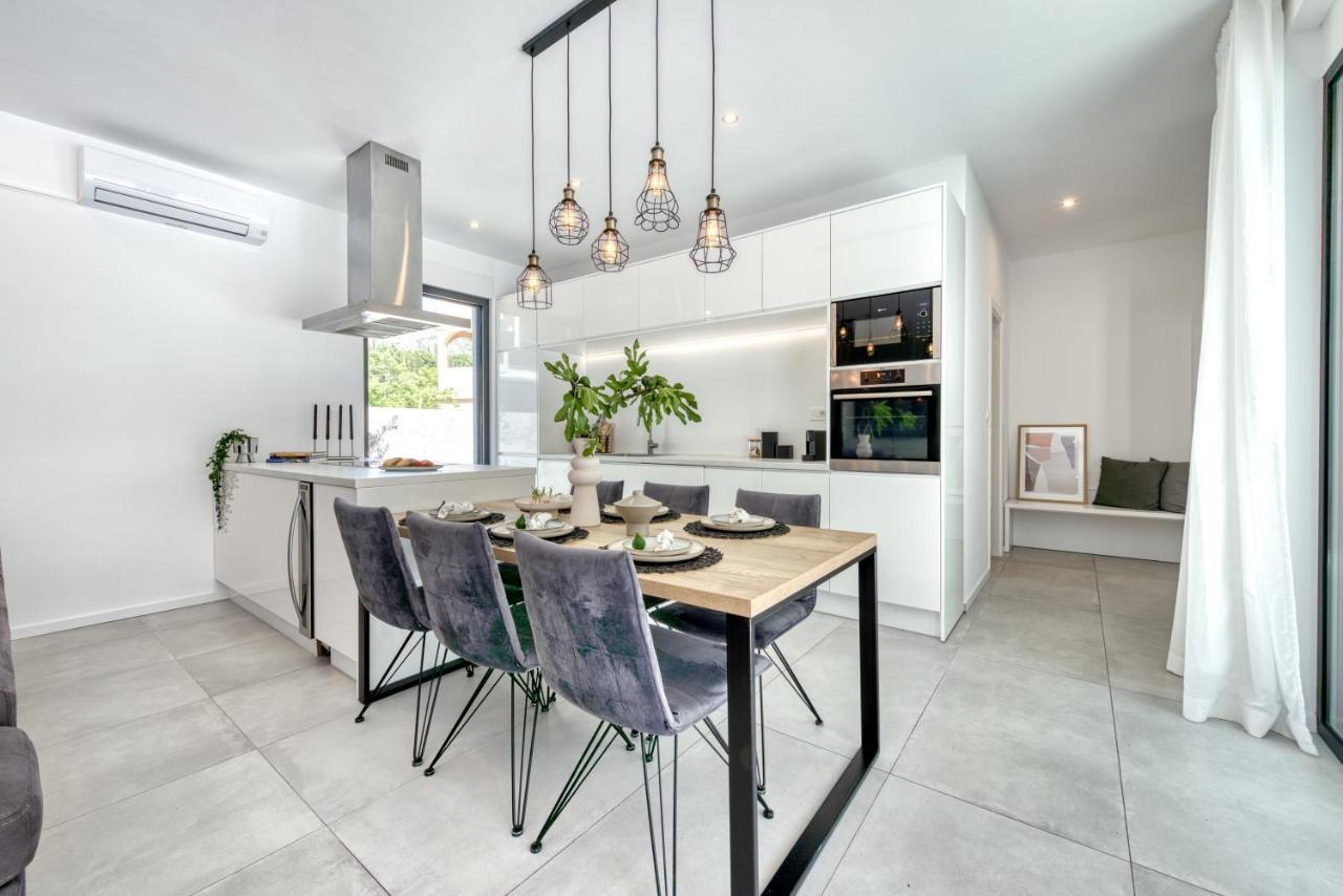 Villa Oasis - Your Luxury Home Away From Home Celopeci 外观 照片