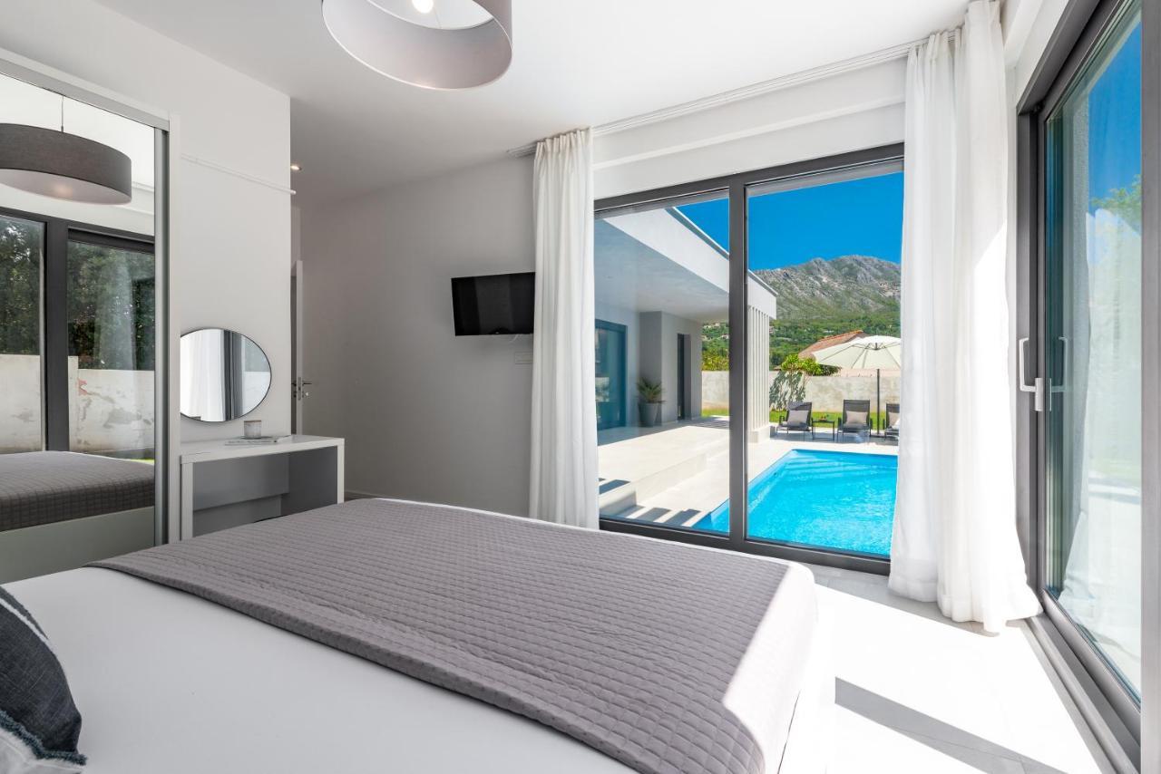 Villa Oasis - Your Luxury Home Away From Home Celopeci 外观 照片